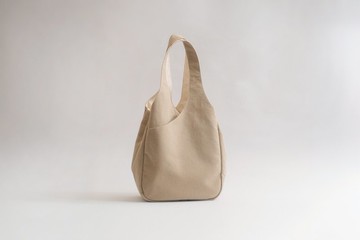 【小花針線房】午後散步肩背包 手拿包 多夾層 旅行 可以放水壺