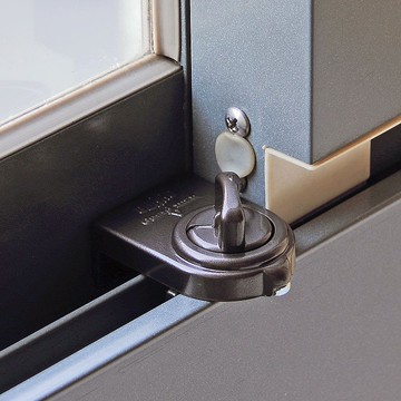 日本GUARD 兒童安全鋁窗鎖_小安全鈕型(棕)