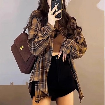 【Plump】 中大尺碼女裝 微胖穿搭 大尺碼復古套裝中長格紋襯衫女吊帶背心短褲美拉德穿搭三件套 秋冬套裝