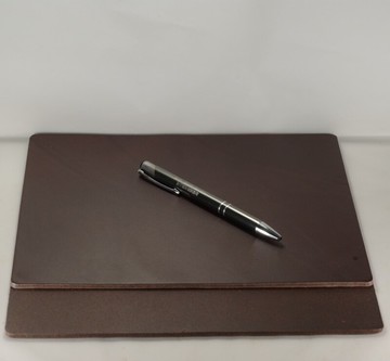 Mark Honor 義大利植鞣苯染皮墊桌墊滑鼠墊-深棕色24公分*20公分【全壘打跨店最高20%點數回饋】