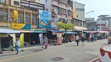 █獨賣旗津商四大地坪10米路賺錢透天金店面｜高雄市旗津區通山路