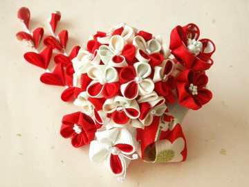 使用舊佈的旋鈕工作髮飾[繡球花圖案]