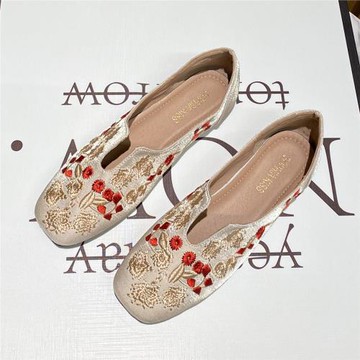 新中式國風刺繡平底單鞋女2026新款山茶花復古風軟底漢服繡花瓢鞋