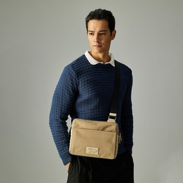 【BRAUN BUFFEL 德國小金牛】台灣總代理 韋本 橫式斜背包-沙丘/BF588-12-MDT