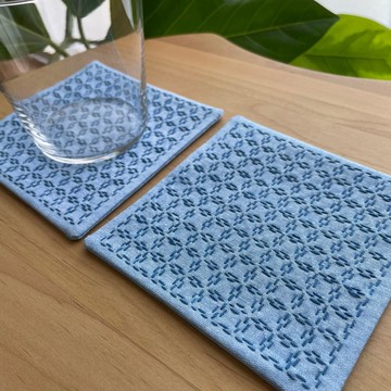 2 件套 Sashiko 杯墊，網格，藍色，簡約，刺繡，可水洗，方形，布藝杯墊，咖啡館，咖啡，廚房用品，茶，生日，刺繡杯架，小禮物