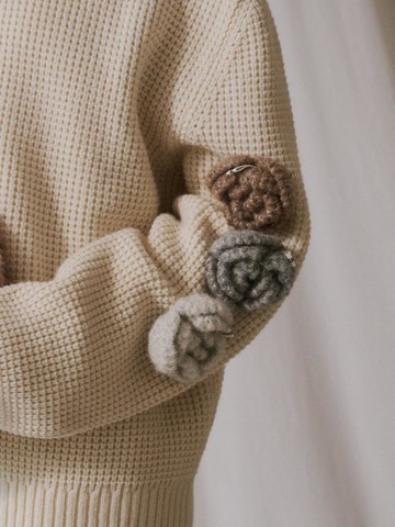 Handcrafted Alpaca Rosette Knot Corsage [Gray/Beige/Ivory]