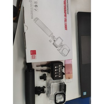 SL-104 雙色溫防水補光燈套裝 功率5W 色溫2700K-5600K 防水40米（內置鋰電池）配運動相機防水殼 浮力