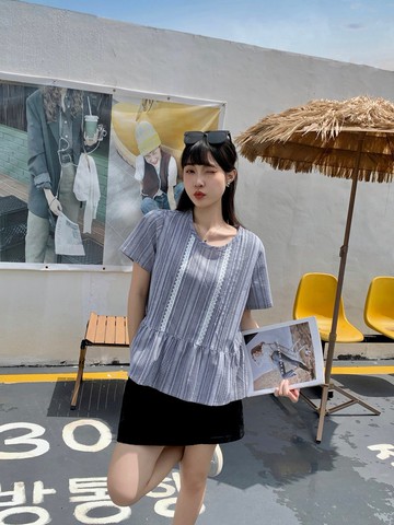 |初秋新品2件75折| 圓領條紋蕾絲上衣|黑色|無裡襯|無彈|不透明