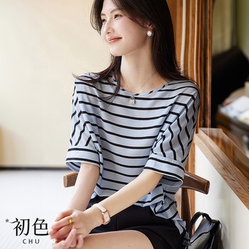 初色  休閒涼爽條紋印花寬鬆輕薄圓領短袖T恤上衣-藍色-70097(M-2XL可選現貨+預購)