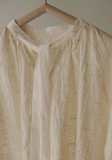 日本製造奶黃高級純棉刺繡 寬鬆系帶上衣