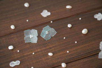 /Fiore/ 繡球花 樹脂軟水晶花 耳環/耳夾 (湖水藍)