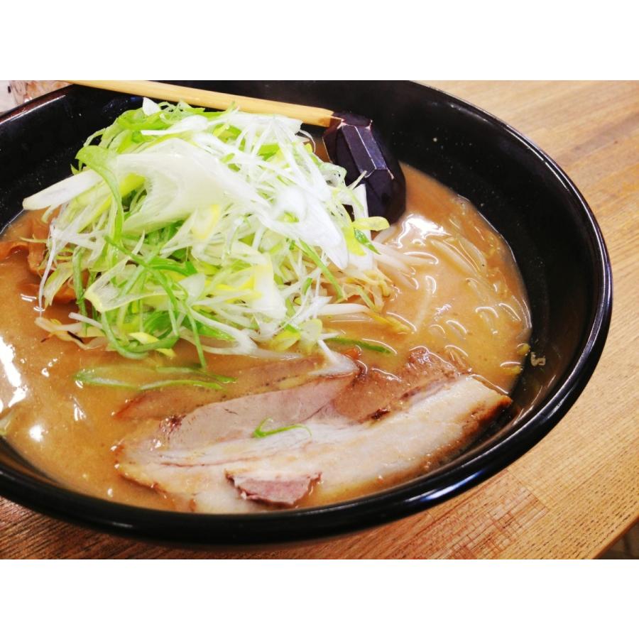 すみれ 麺とスープセット(4人前）送料無料 すみれ33丸麺 1人前 ×４袋 すみれスープ 生麺 生ラーメン ラーメン専門店仕様 黄色い麺 北海道 札幌 サッポロ