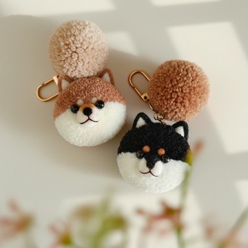 羊毛氈 柴犬鑰匙圈 Q版可愛狗狗胸針 毛線球掛飾【免費刻英文名】