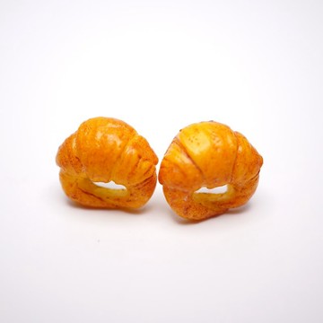 Playful Design 牛角包耳環