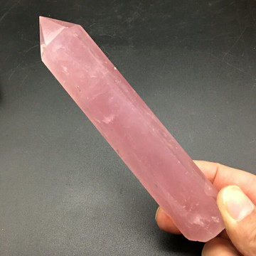 天然粉水晶柱子粉晶六棱柱粉晶碎石粉晶原石柱風水擺件能量石靈修