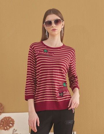 ★【喜芝梅】橫條紋連續書寫字母造型針織上衣(三色；F) 222420794