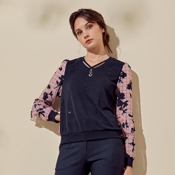 CLL巧玲瓏 鏤空領口花草拼接長袖上衣 0638508