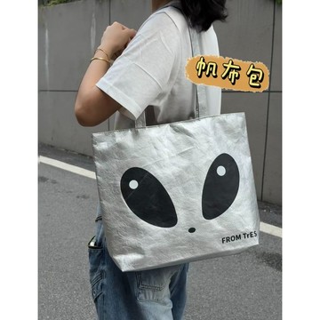《胖胖ㄉ狗狗》*配合工作室原創製作*外星人帆布包 可愛 趣味 穿搭配件 送禮推薦 情侶 閨蜜 情人節禮物 包包 肩背包