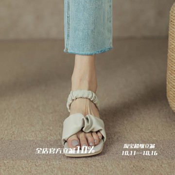 FairyWink 云朵感～軟糯糯！褶皺一字帶粗跟拖鞋女夏外穿中跟涼拖