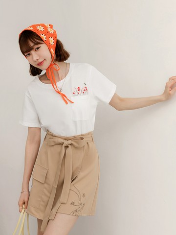 純棉刺繡小花口袋寬鬆短袖上衣