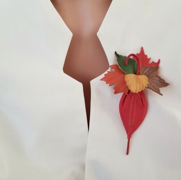 胸針 皮革胸針 紅色雨傘搭配秋葉 女仕皮革飾品