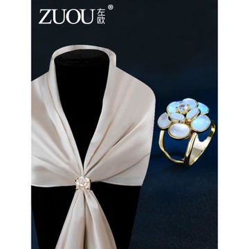 小方巾扣2025新款絲巾扣環多功能固定圍巾飄帶打結扣高檔胸花配飾