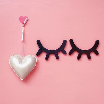 現貨✨木製北歐風睫毛壁貼 ins爆款 黑粉色牆貼擺件 兒童房宿舍裝飾拍照道具牆貼