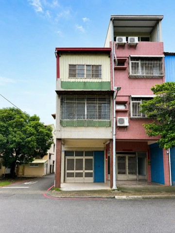 紘緯岡山前峰未來行政中心三角窗店住｜高雄市岡山區空醫院路