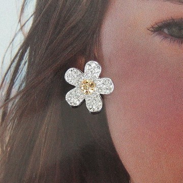 Daisy 耳釘，Daisy 珠寶，花朵耳環，Statement 耳釘
