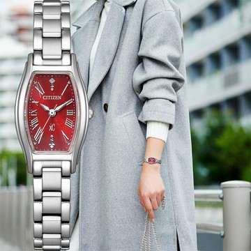 CITIZEN 星辰 XC 限量 優雅大三針酒桶型光動能女錶-紅 EW5541-50W