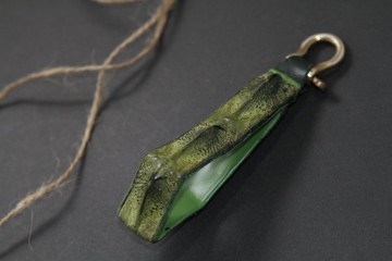 鱘龍魚皮環狀掛飾