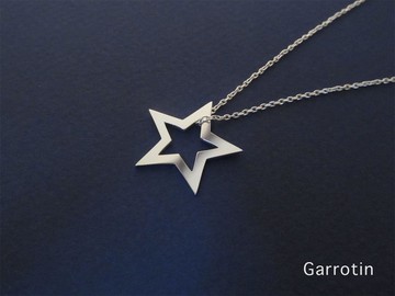 鏤空之星墜飾