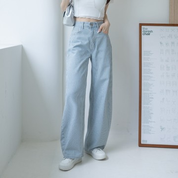 (穿搭天花板)單釦後愛心口袋條紋牛仔彎刀褲【JN22551213】DesireShop