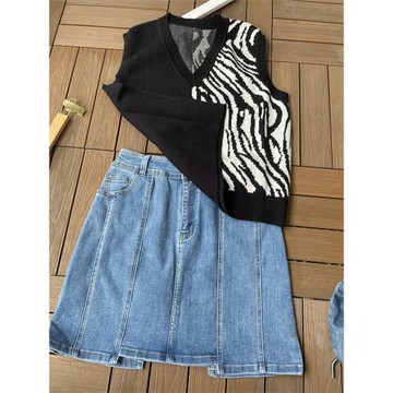 格格外單V領針織棉馬甲秋冬厚設計馬夾OL通勤寬松疊穿無袖背心女