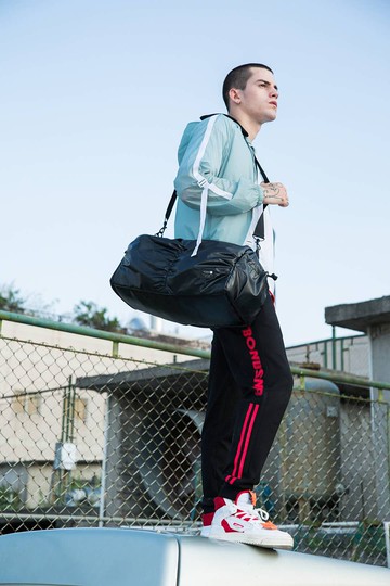 YUMC D1167運動健身包干濕分離男女單肩斜跨短途旅遊包輕便防水