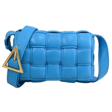 BOTTEGA VENETA Padded Cassette 小羊皮編織斜背枕頭包(藍-小款)