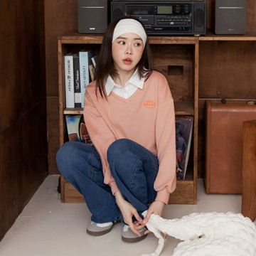 OB嚴選中大尺碼-假兩件襯衫領寬鬆短版大學T《AB18153》