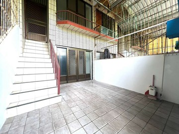 小港萬坪森林公園首排透天｜屋況佳可直接入住｜高雄市小港區松金街