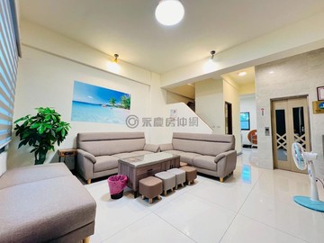 恆春市區精華地段電梯輕屋齡合法民宿別墅送傢俱家電｜屏東縣恆春鎮省北路