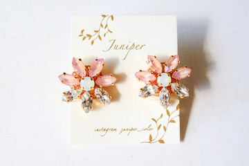 塵粉玫瑰色花朵耳環