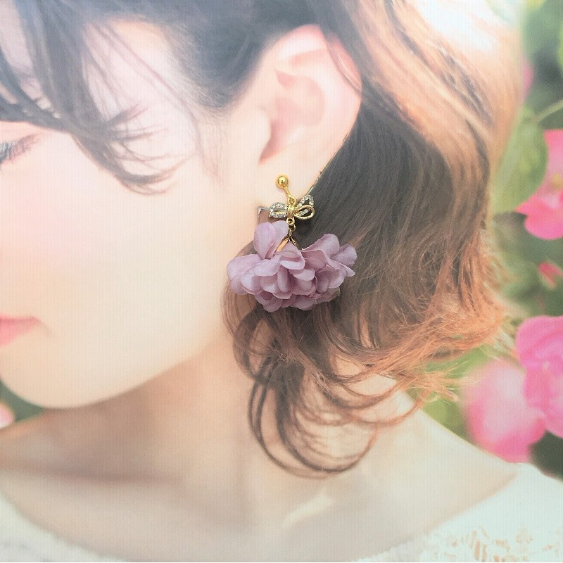真珠に滴る花の露❀調節可能イヤーカフ　ハンドメイドイヤリング　パープル