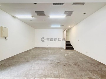 專簽逢甲青海商圈福星公園旁｜六米大面寬樓店｜台中市西屯區寶慶街