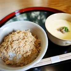 玄界灘の鯛(たい)そぼろと佐賀県産すっぽんスープのセット