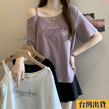 🌟新店優惠🌟夏季新款寬松顯瘦時尚外穿上衣女 大尺碼女裝 女大碼字母印花露肩短袖t恤女 紫色上衣 大碼短袖 斜肩T恤