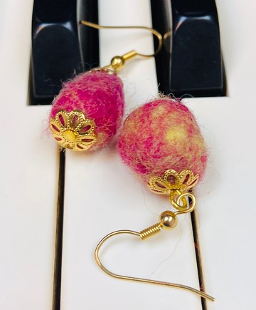 羊毛氈耳環 -紅寶石