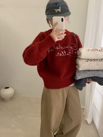 【百搭系列】自在悠游刺繡字母圓領毛衣