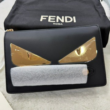 【芬迪｜全新】現貨 FENDI 手拿包 怪獸眼 金屬眼 立挺手拿包 收納包｜Little Bee 小蜜蜂精品