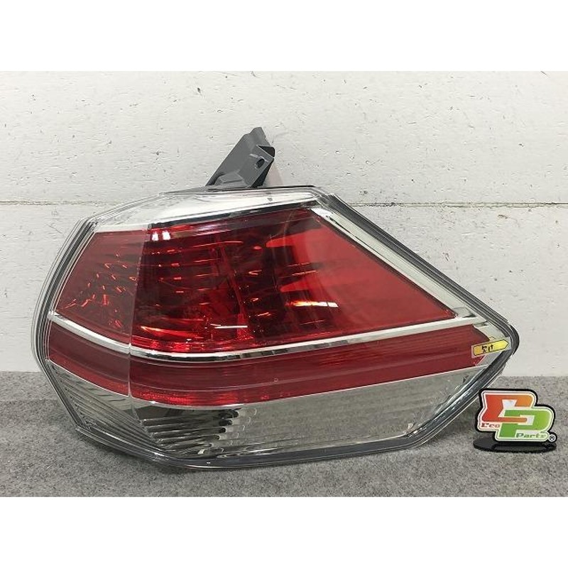 X-TRAIL/エクストレイル T32/NT32/HT32/HNT32 純正 前期 右 