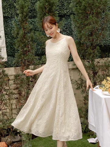 精緻雕花收腰綁帶細肩帶洋裝