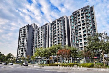 高鐵捷市城三房平車｜輕屋齡｜已安裝充電樁⚡️｜台中市烏日區健行路